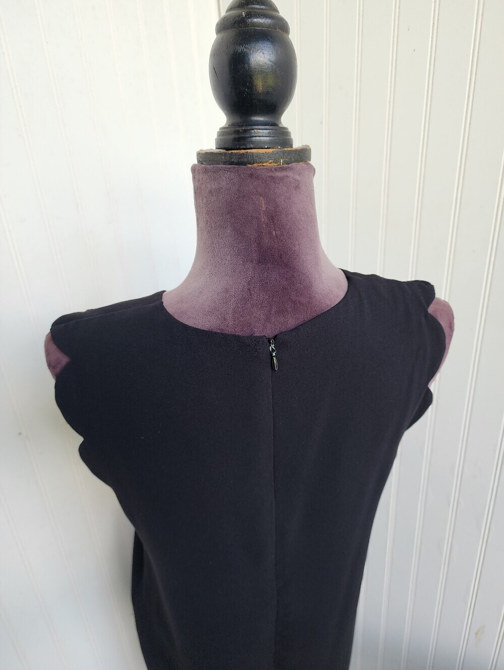 CeCe Women's Sheath Dress Scalloped Hem Lined Black Sleeveless Zip Back Sz 4 - Picture 6 of 11